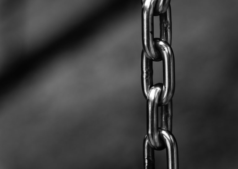 protection-blur-chains-chrome-220237-768x546 About